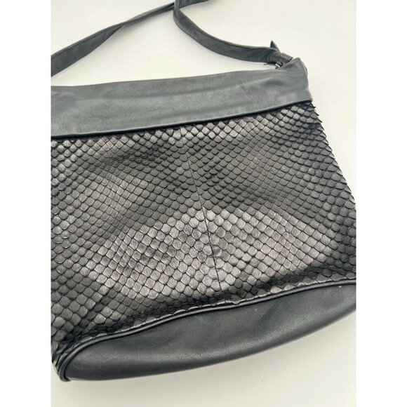 Charles Klein Leathers Black 20" drop Black Shoulder Bag Beautiful Front Detail - Picture 3 of 10